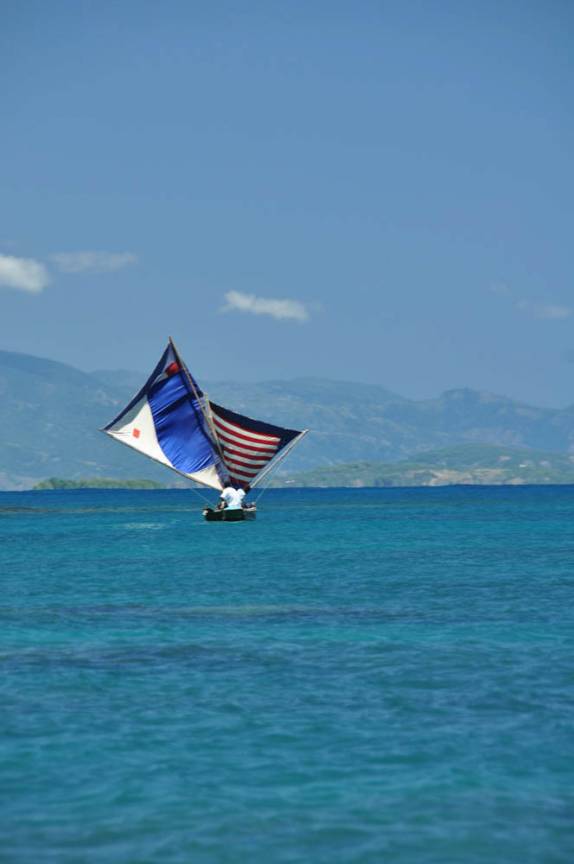 Uma simpática jangada nos mares de Labadee, na costa norte do Haiti